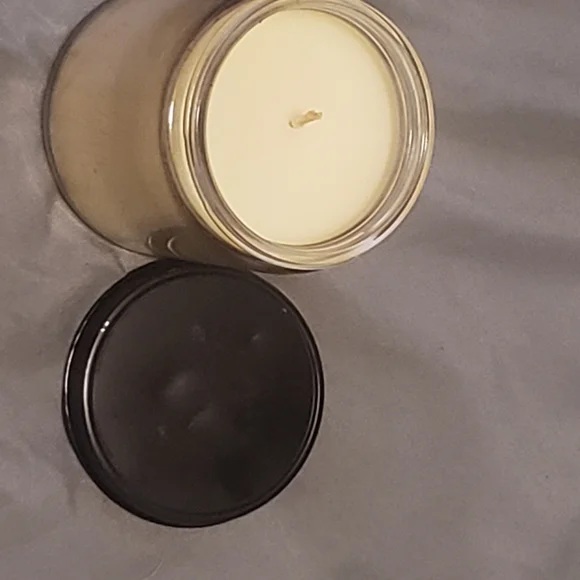 Hot Cocoa & Cream Candle - Picture 2 of 4